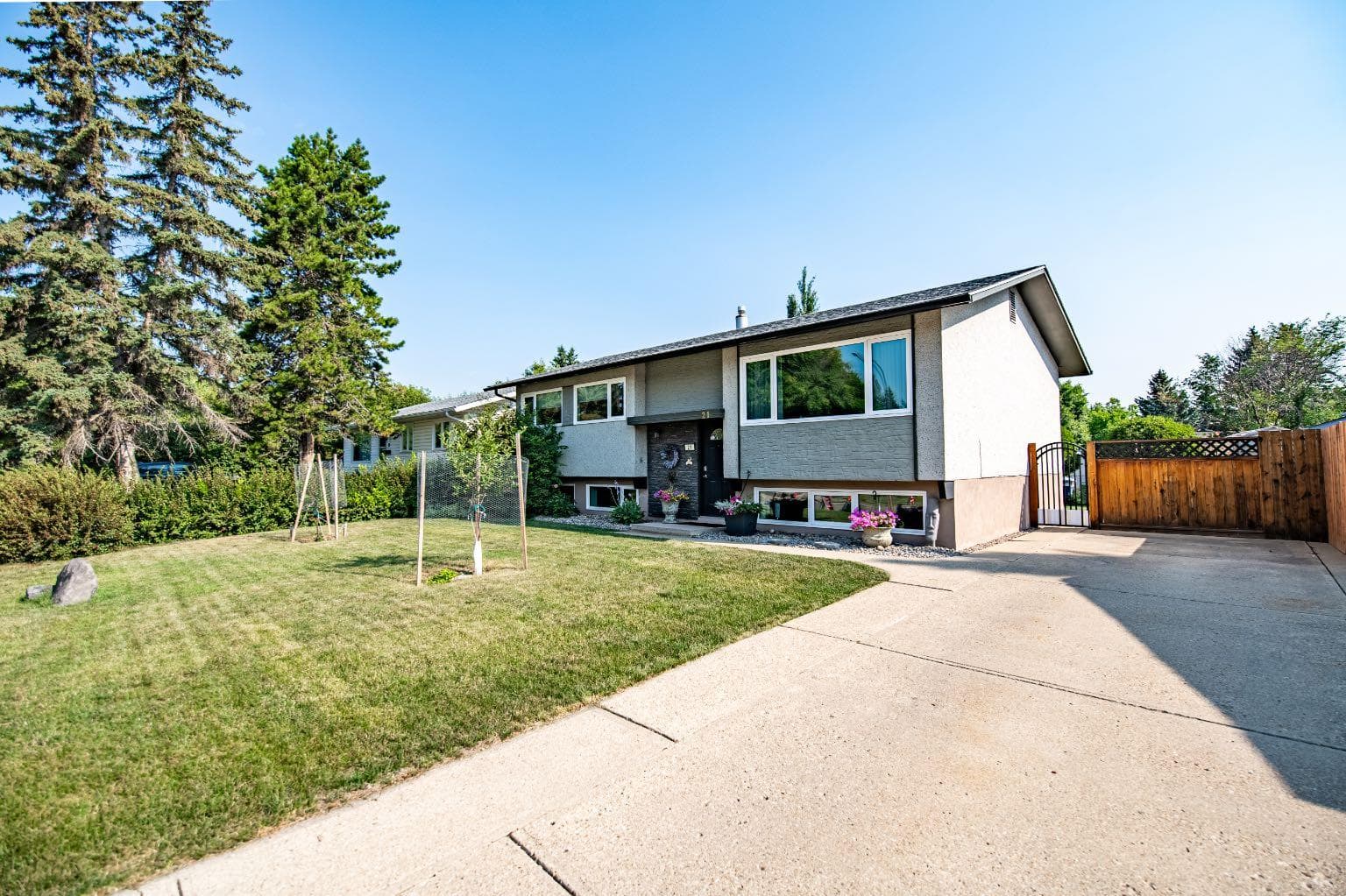 21 Malcolm Crescent — photo 2