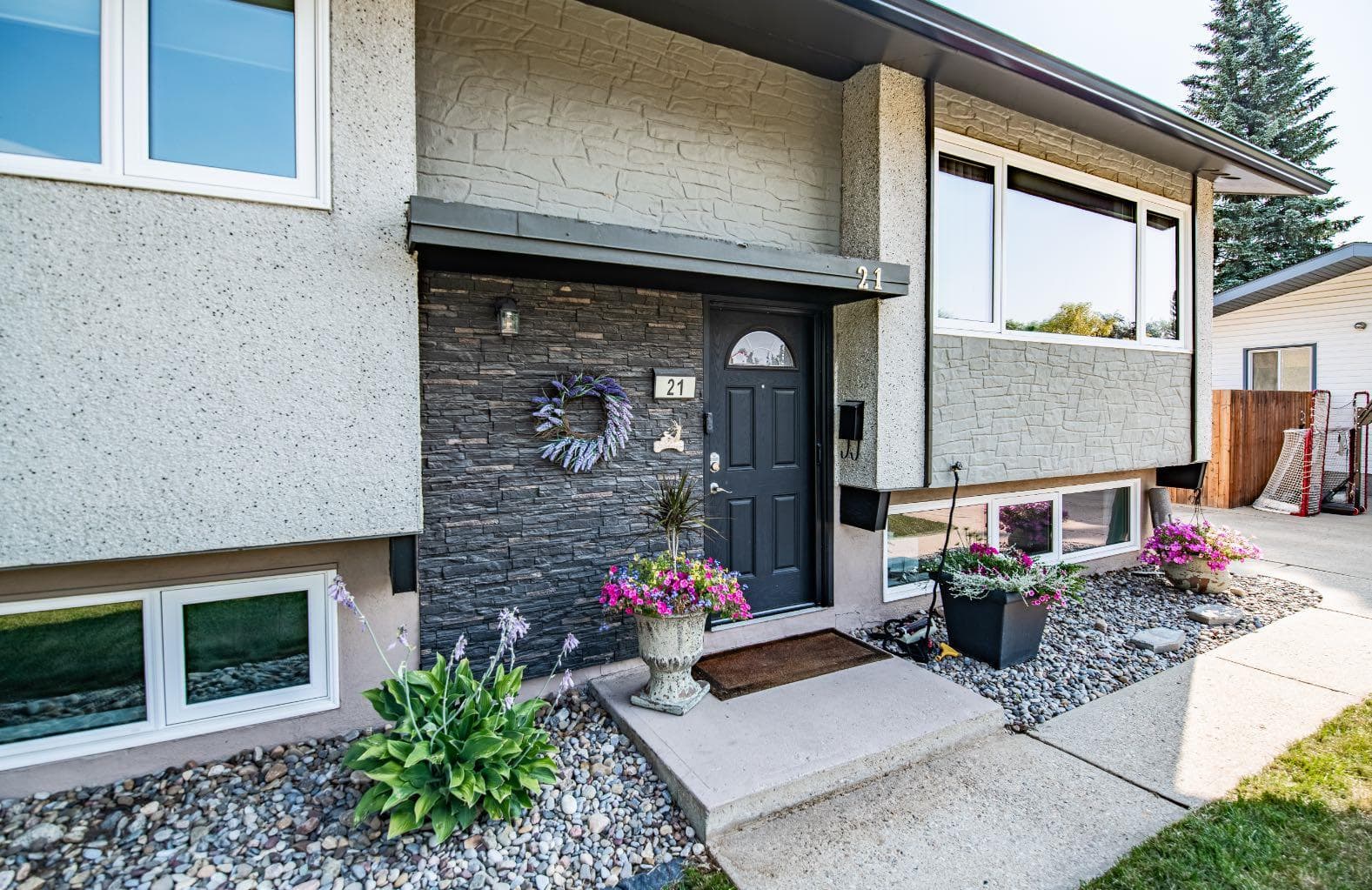 21 Malcolm Crescent — photo 3