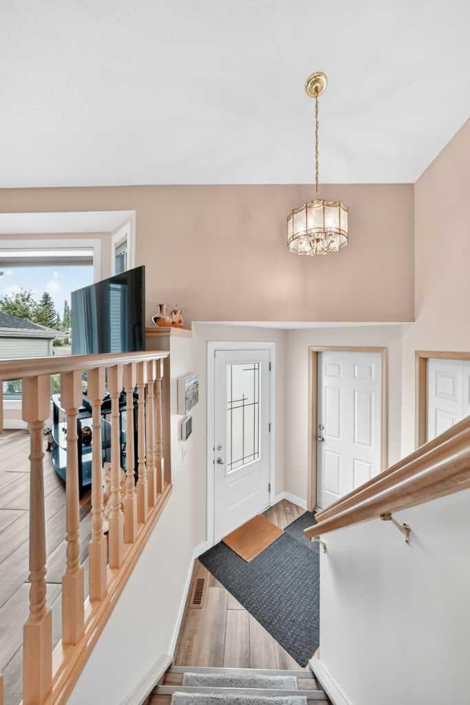 18 Shawbrooke Rise SW — photo 3