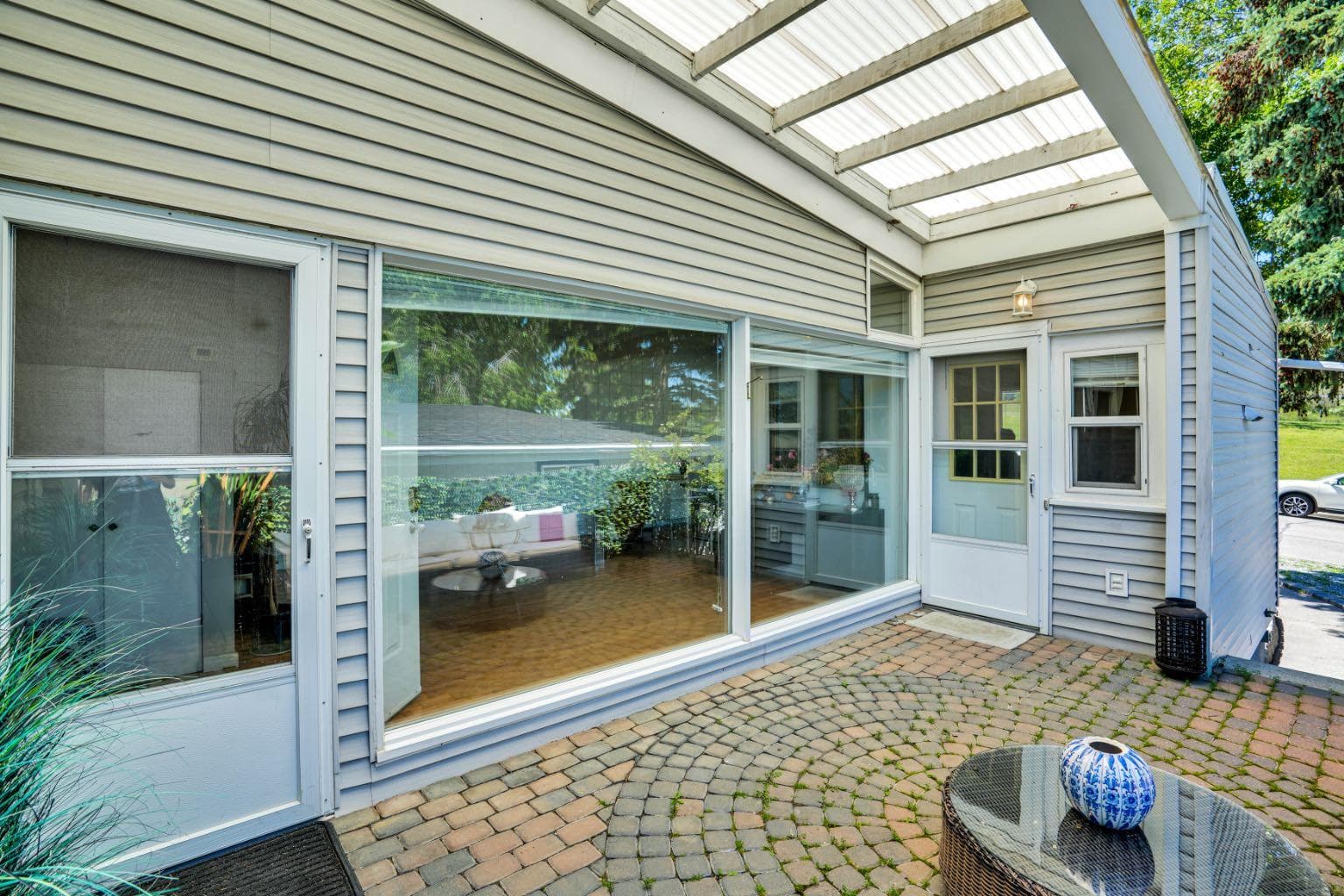 116 Selkirk Drive SW — photo 2