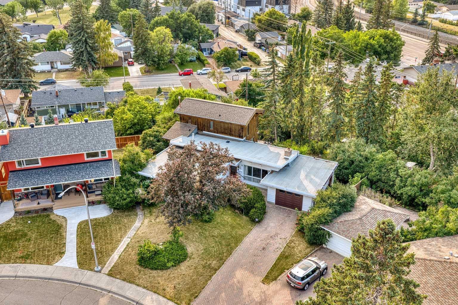 15 Glenview Drive SW — photo 1