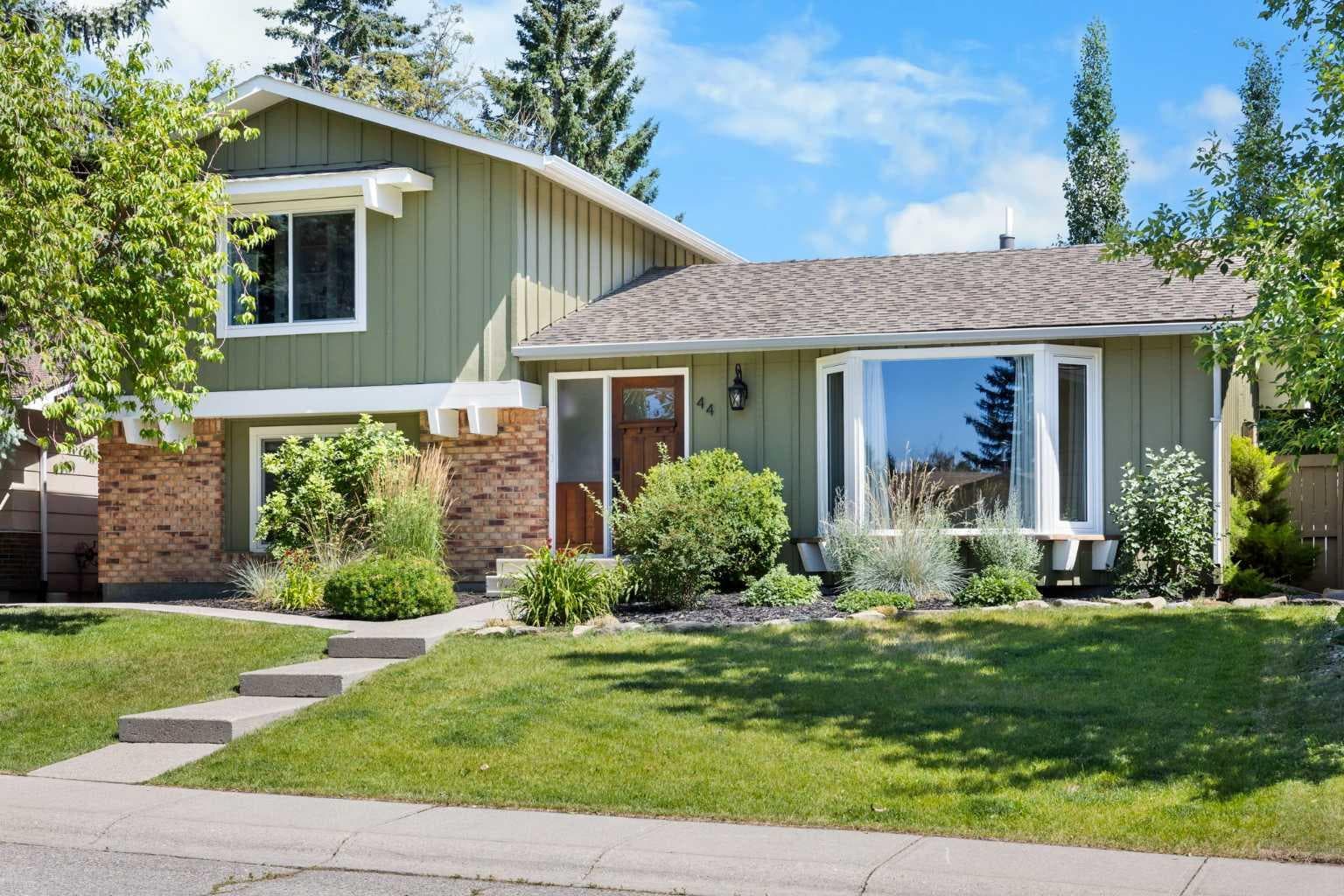 44 Sunmount Crescent SE — photo 2