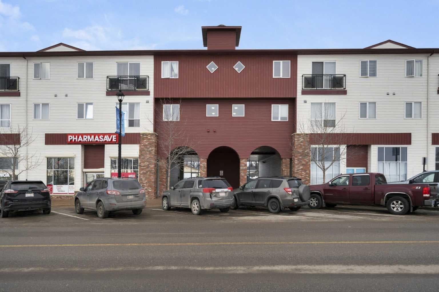 208, 1010 Railway Street — photo 1
