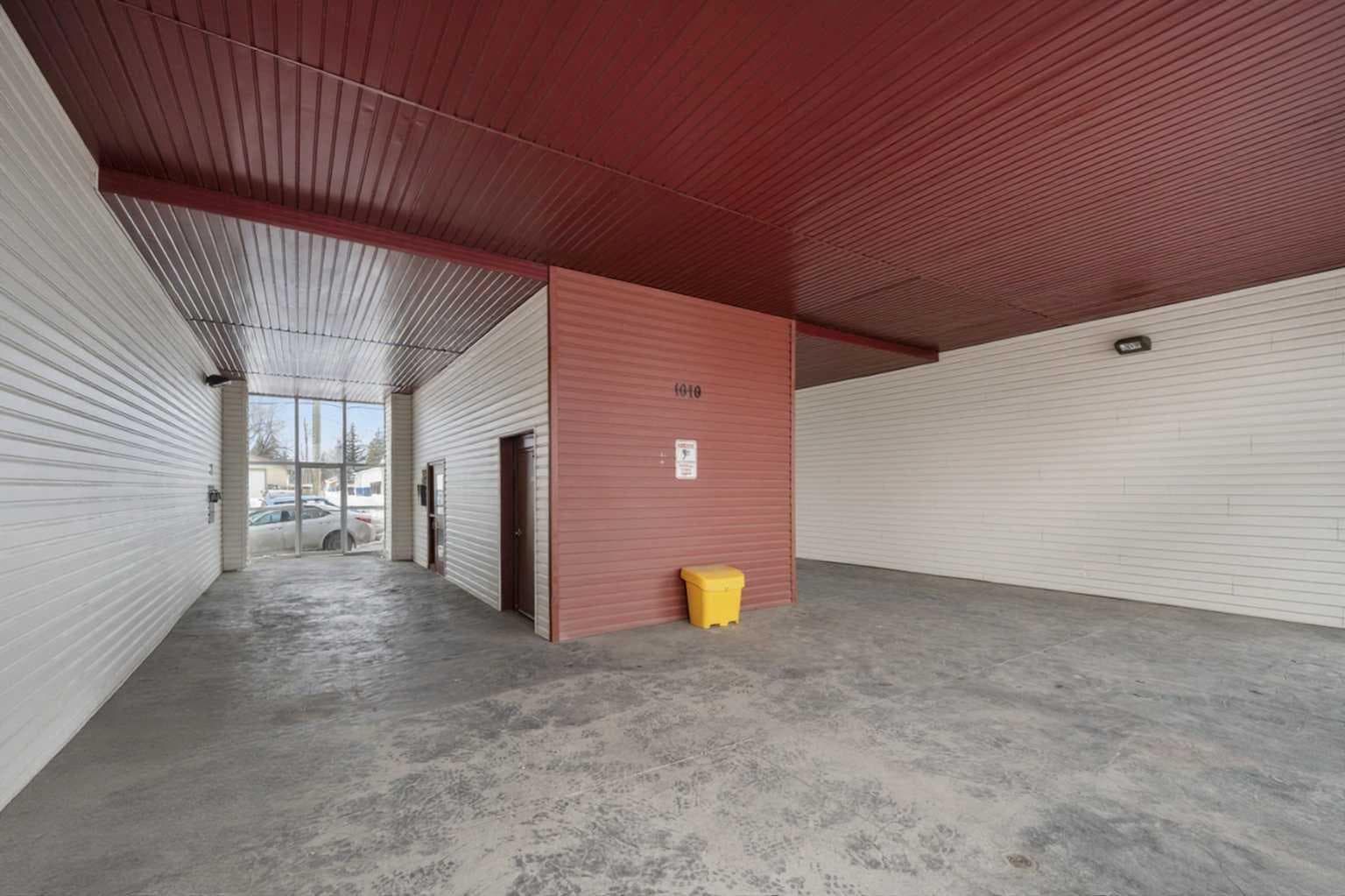208, 1010 Railway Street — photo 2