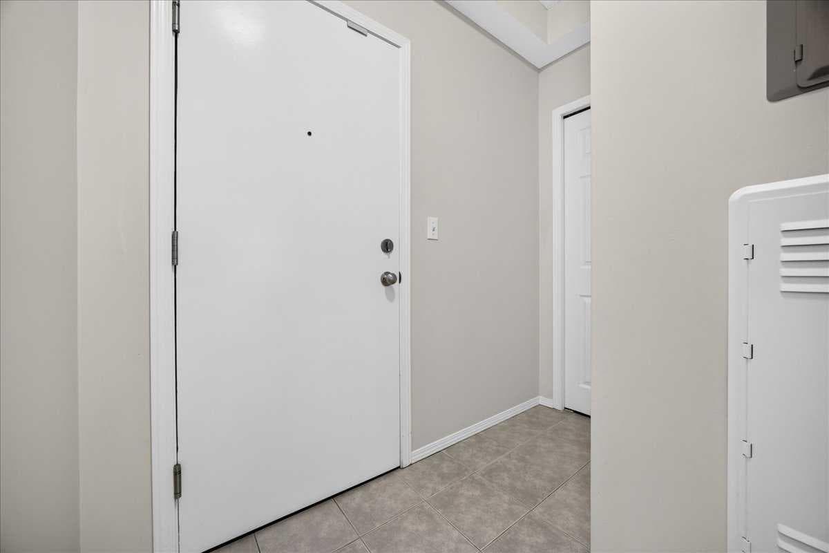 701, 325 3 Street SE — photo 3