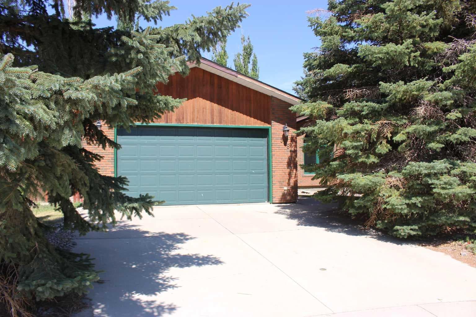 518 Maple Crescent — photo 1
