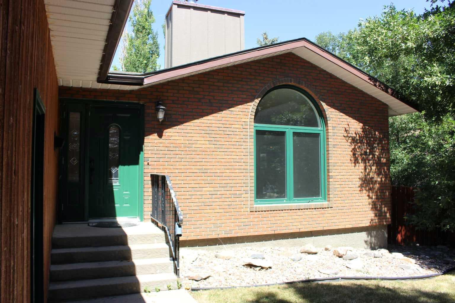 518 Maple Crescent — photo 2