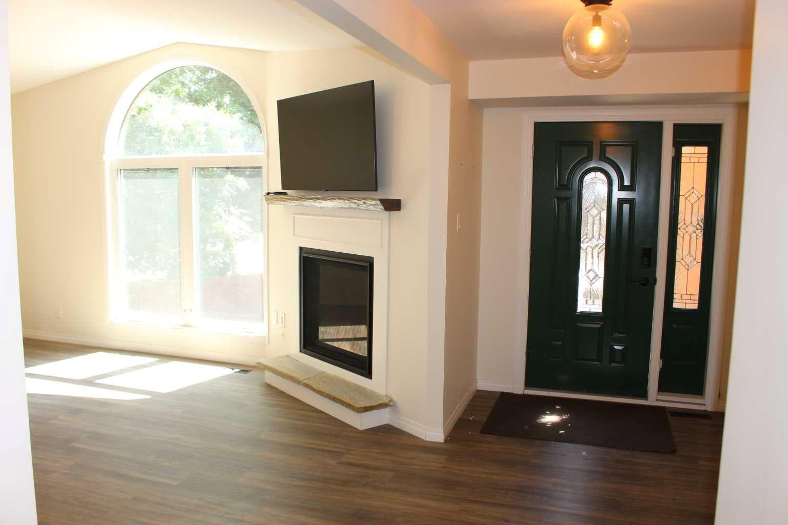 518 Maple Crescent — photo 3