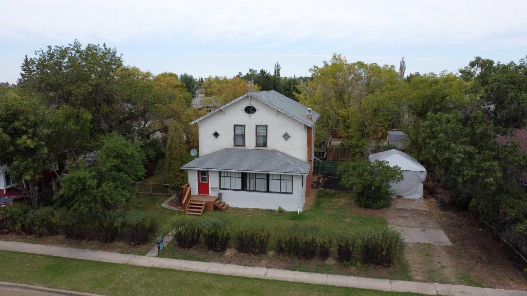 210 4 Avenue E — photo 2