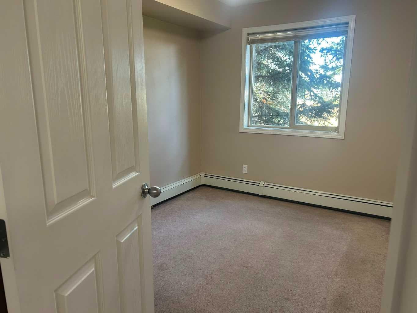 105, 355 Taralake Way NE — photo 2