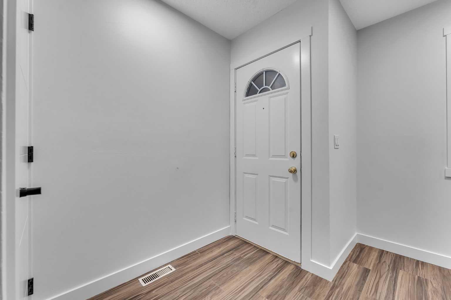 429 Georgian Villas NE — photo 3