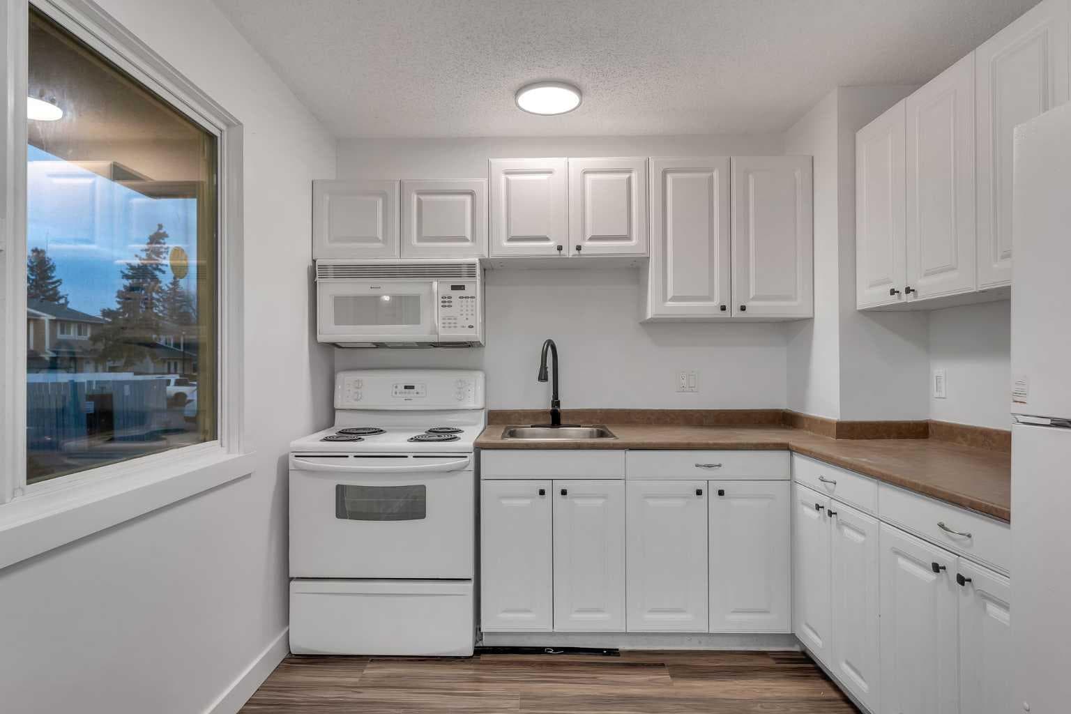 429 Georgian Villas NE — photo 5