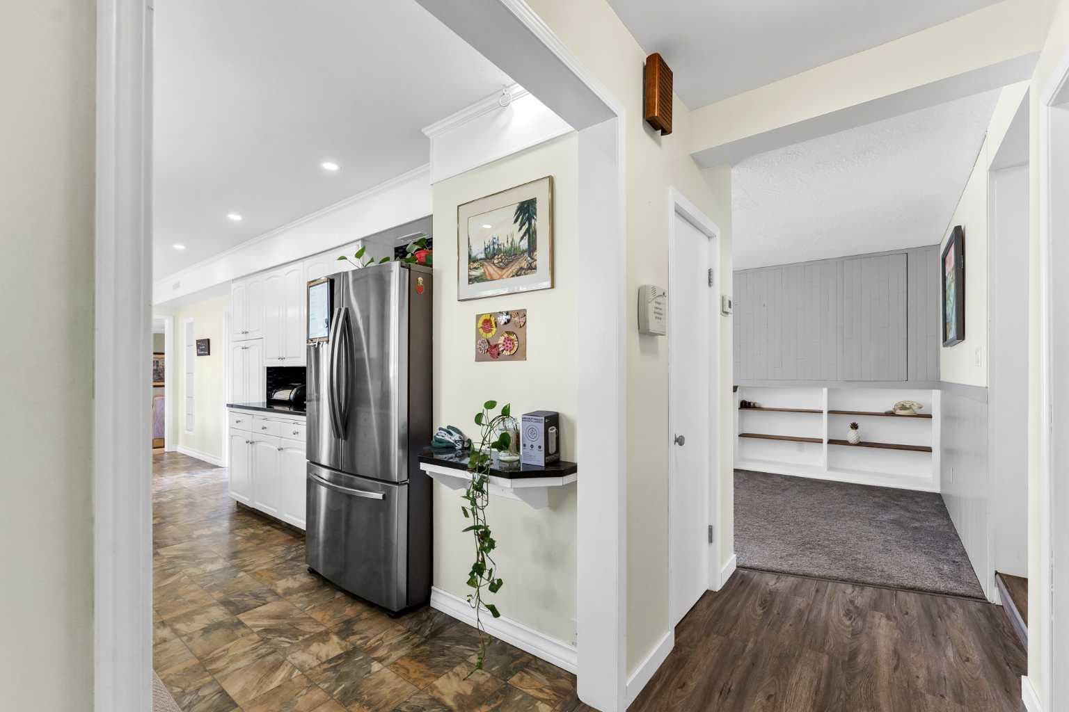 303 10 Street SW — photo 4
