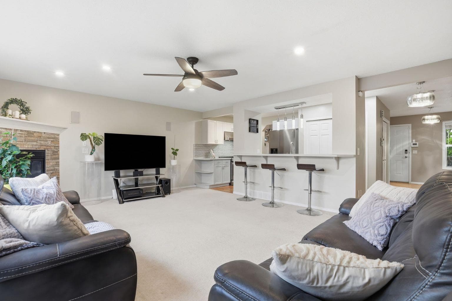 450 Elgin Way SE — photo 2
