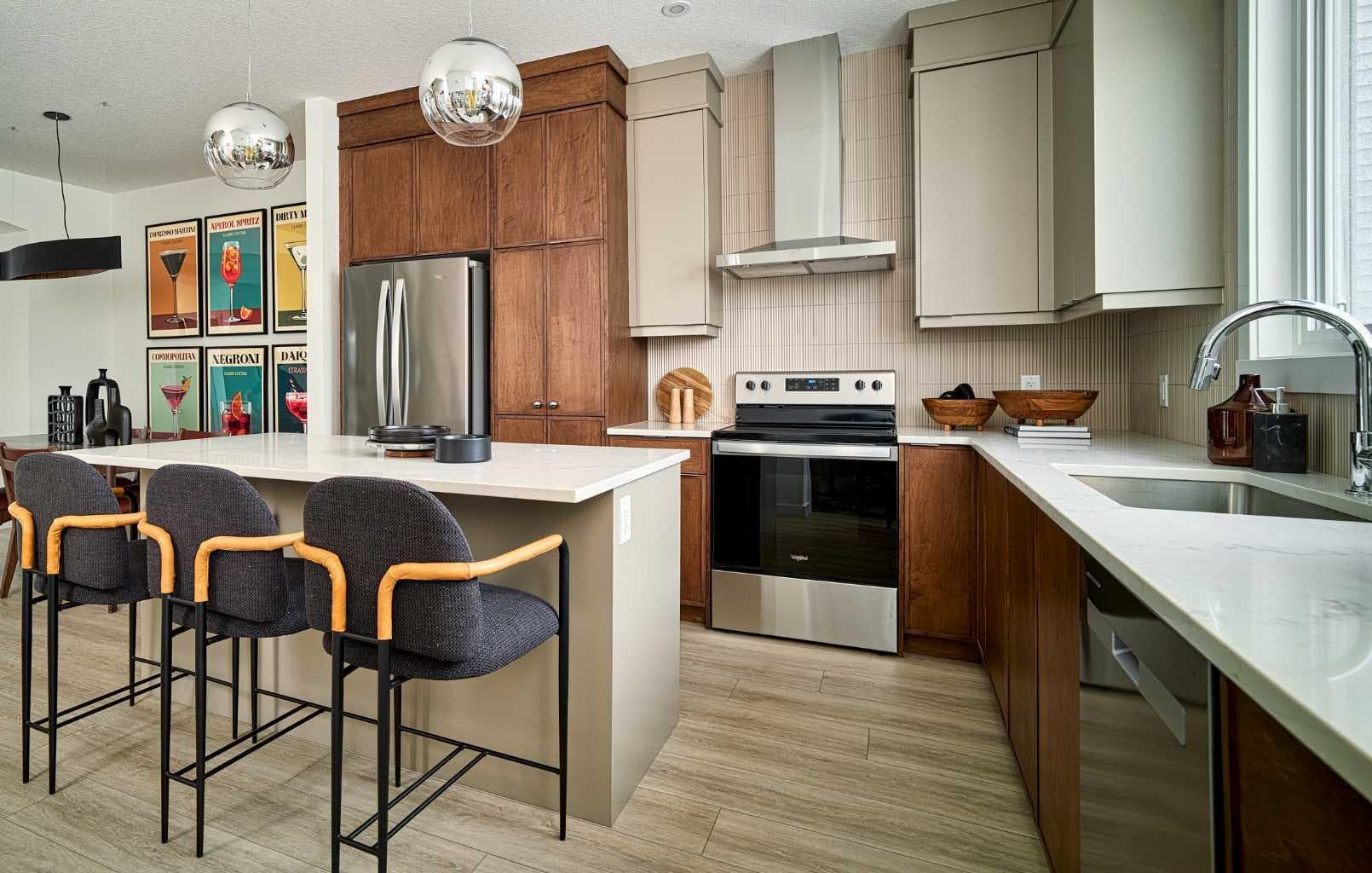 906 Chinook Winds Meadow SW — photo 3