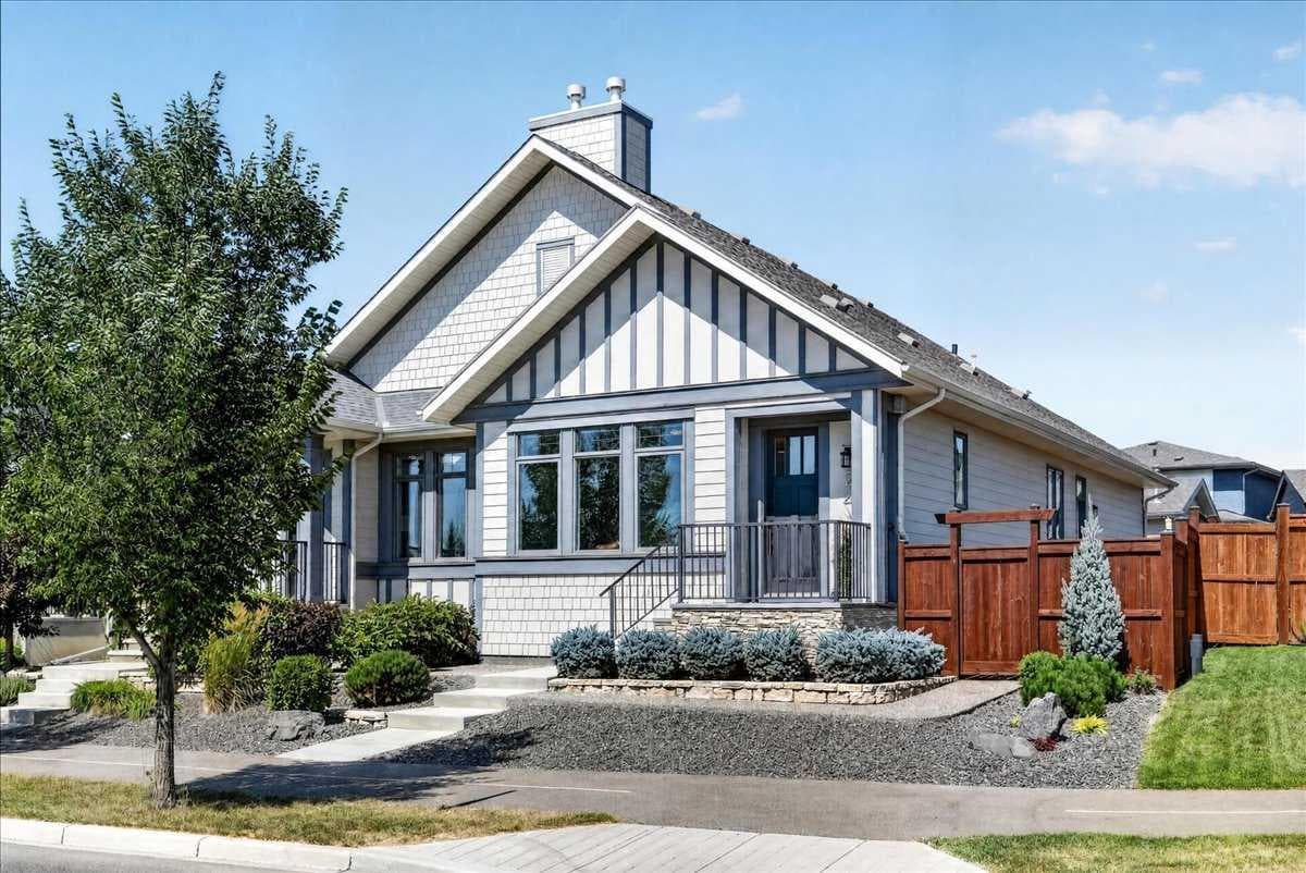 24 Mahogany Gardens SE — photo 1