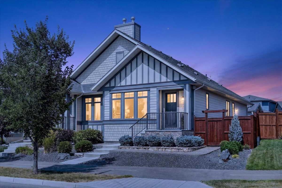 24 Mahogany Gardens SE — photo 2
