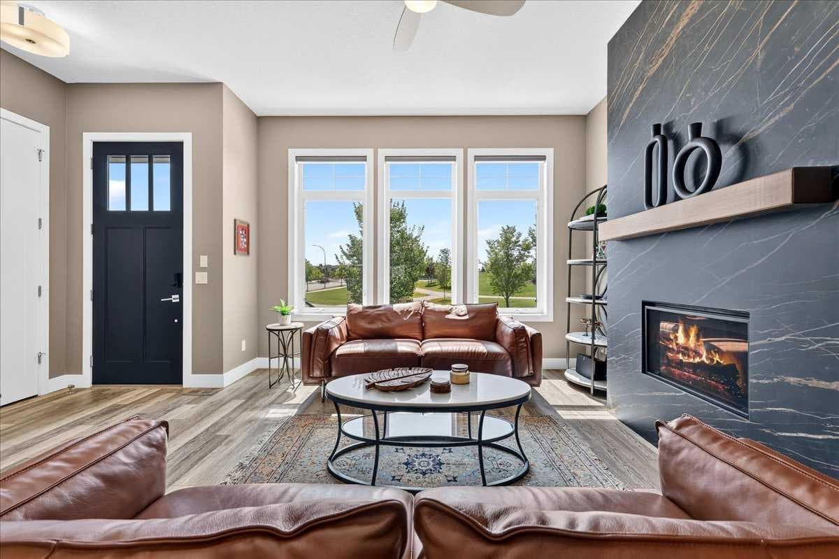 24 Mahogany Gardens SE — photo 4