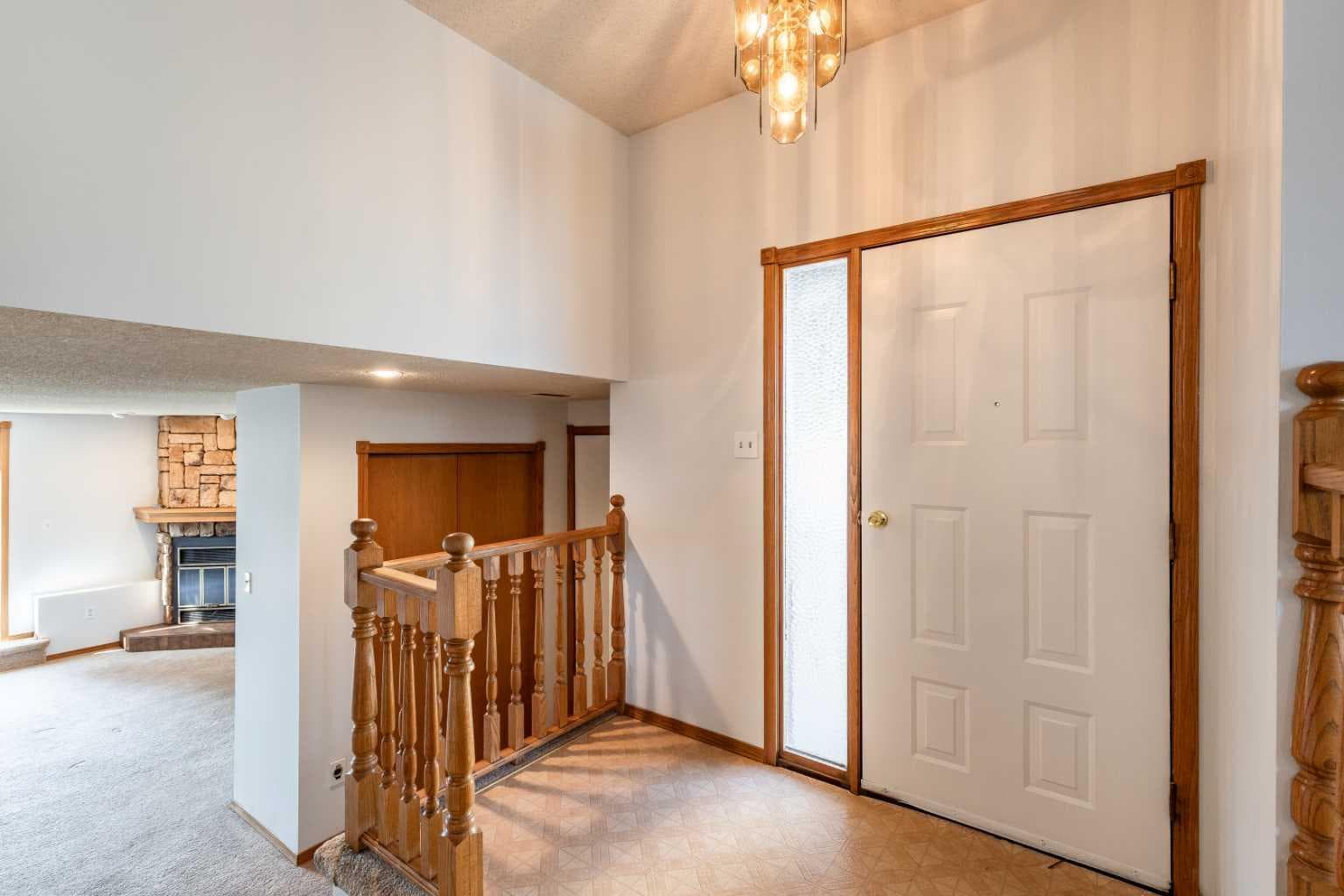 21 Rundle Crescent SE — photo 5