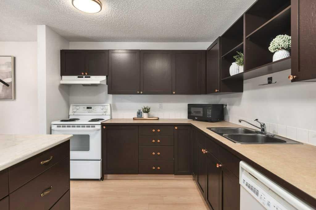 305, 550 Westwood Drive SW — photo 3