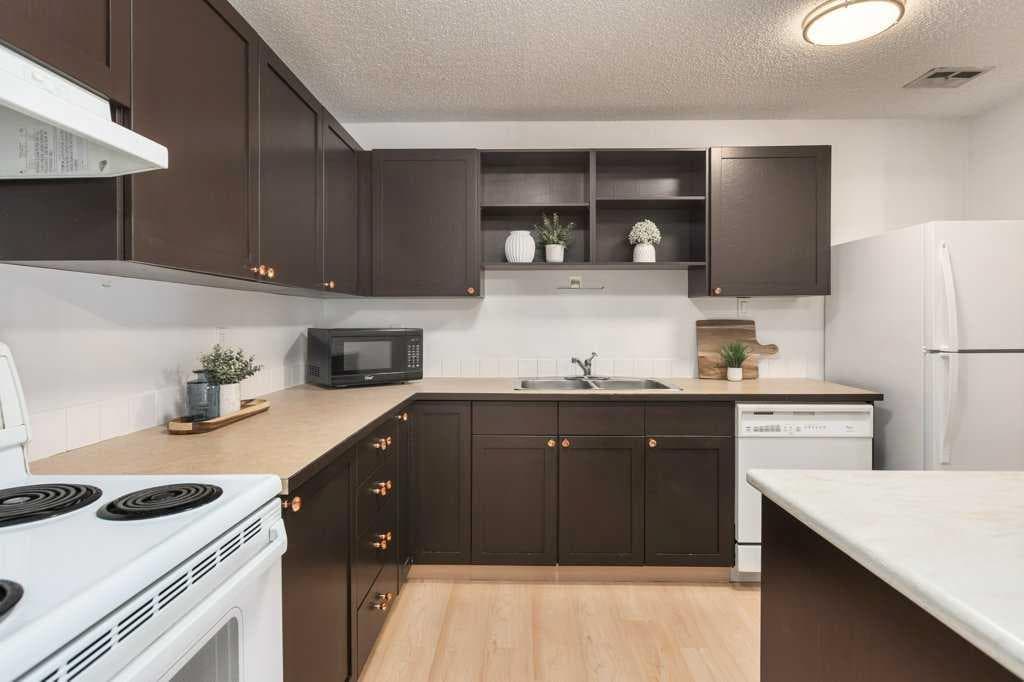 305, 550 Westwood Drive SW — photo 4