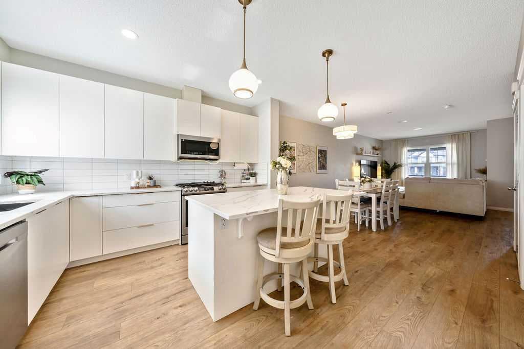 138 Midgrove Greenway SW — photo 4