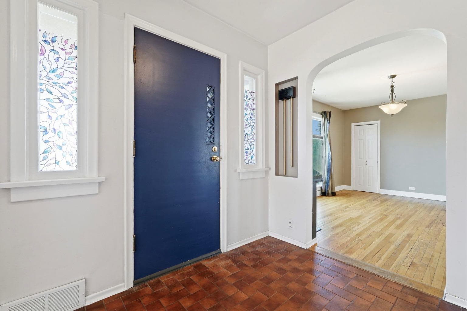 2037 18 Avenue — photo 3