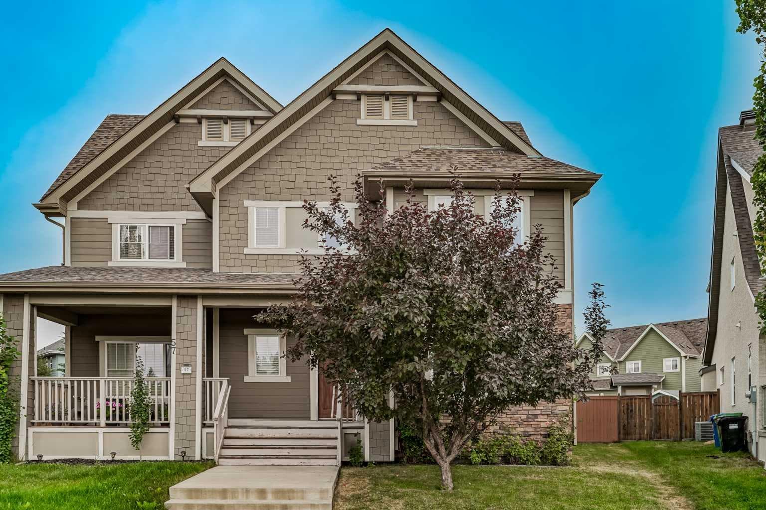 53 Mahogany Point SE — photo 1