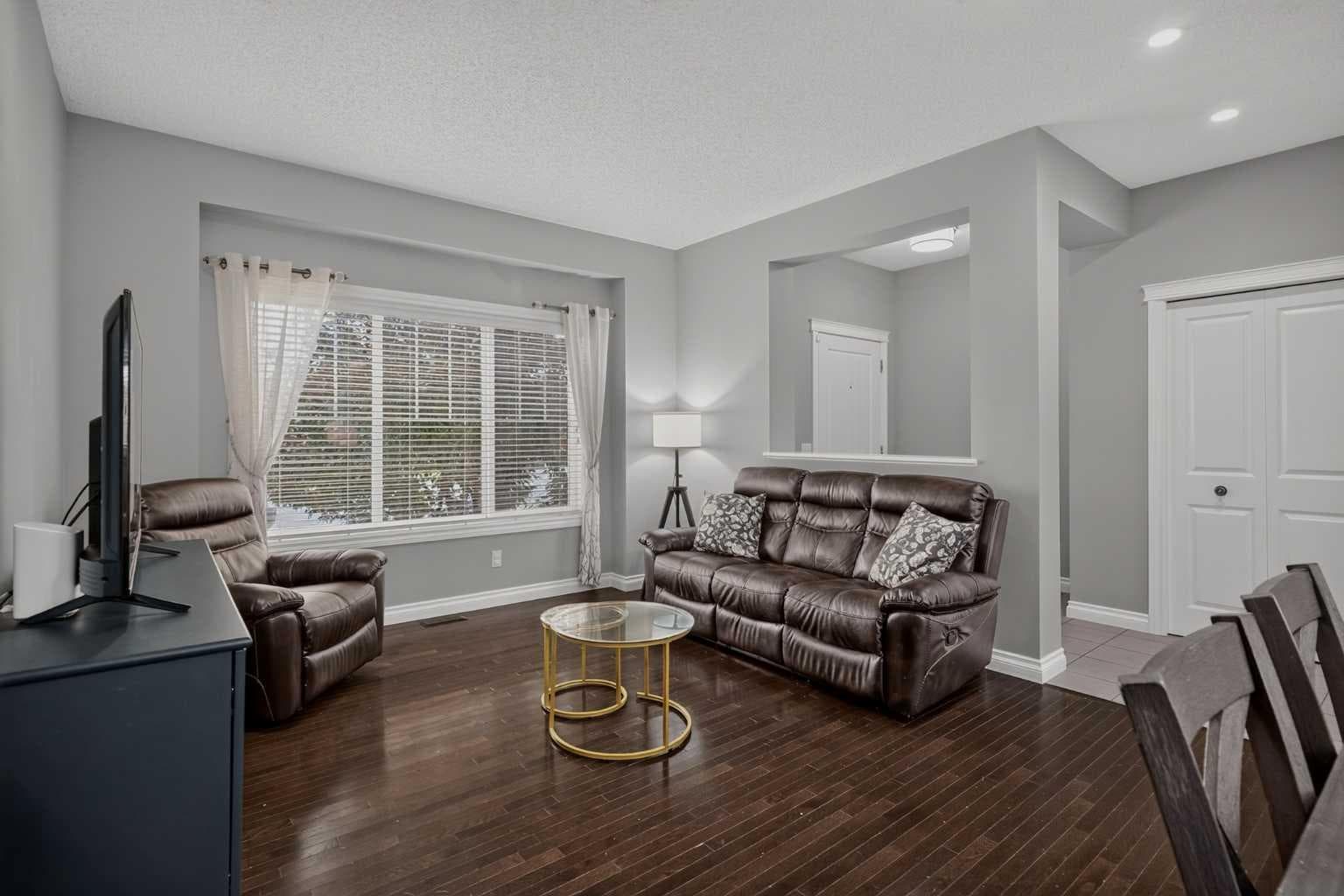 53 Mahogany Point SE — photo 3