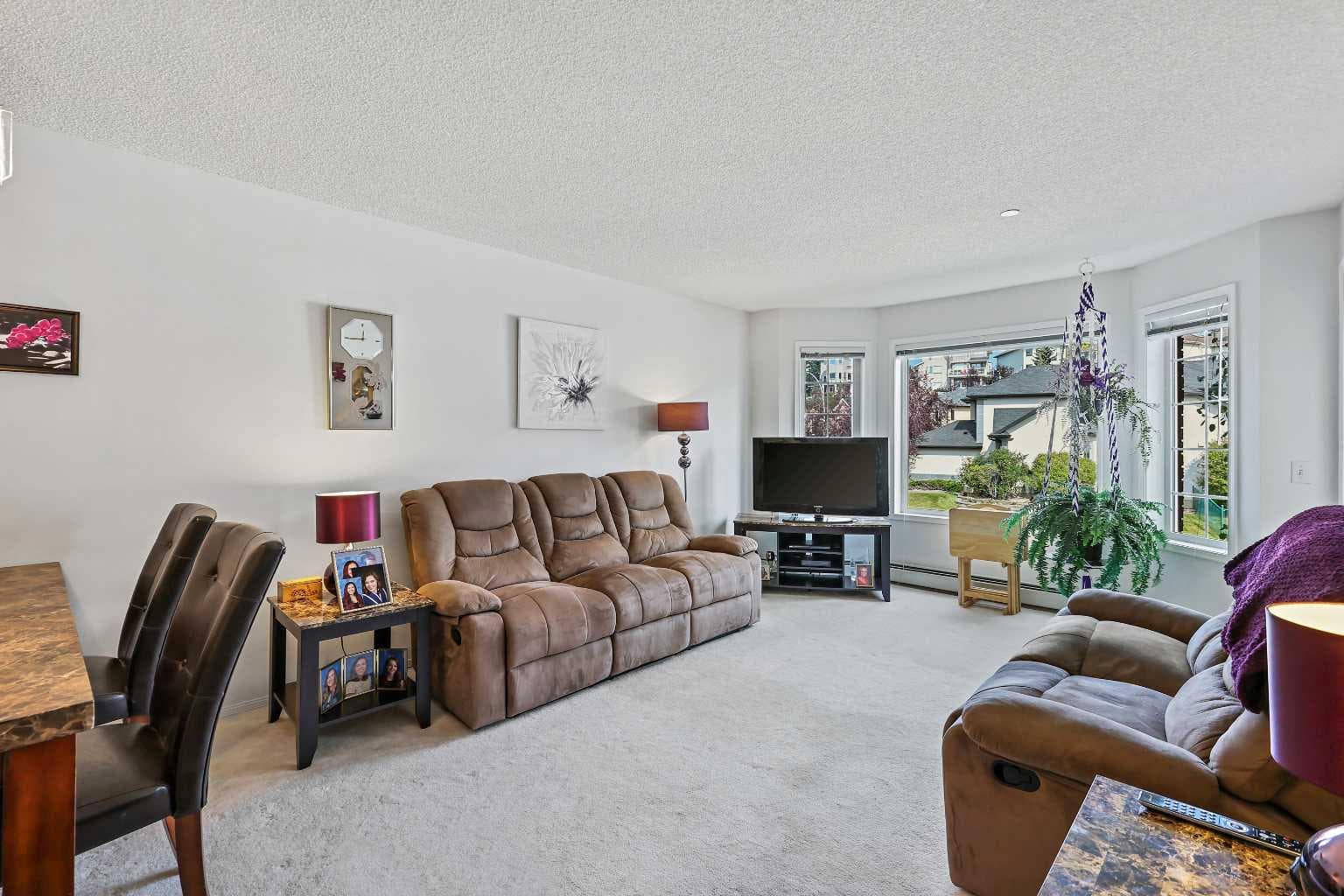 1206 Sienna Park Green SW — photo 4