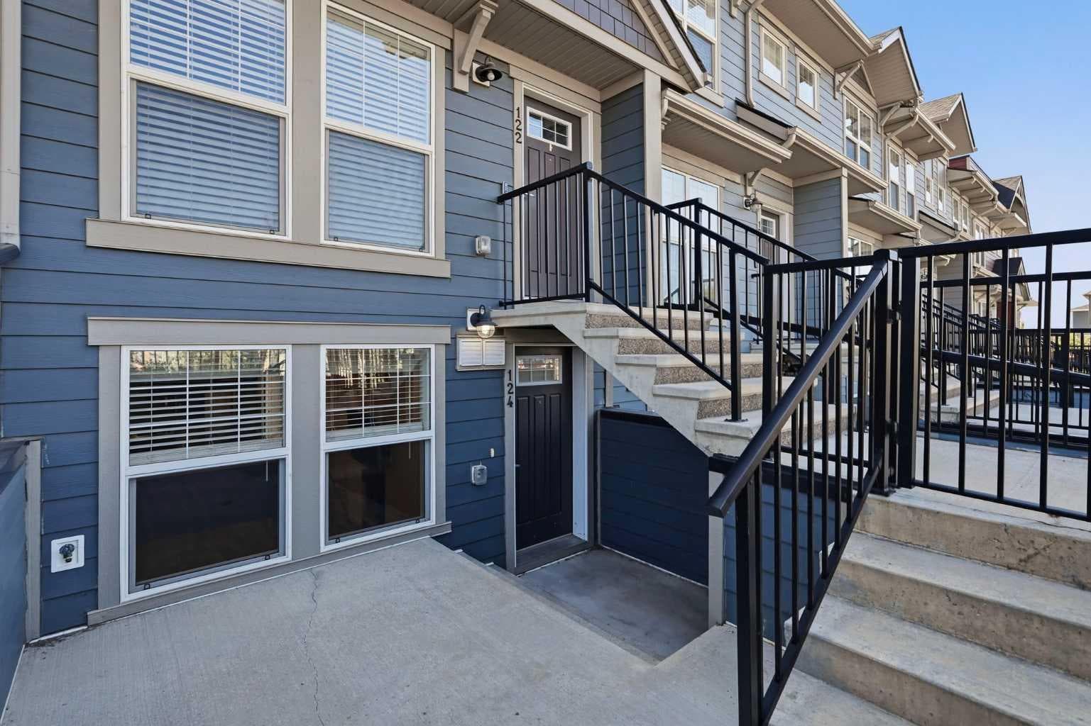 124 Cranbrook Square SE — photo 2