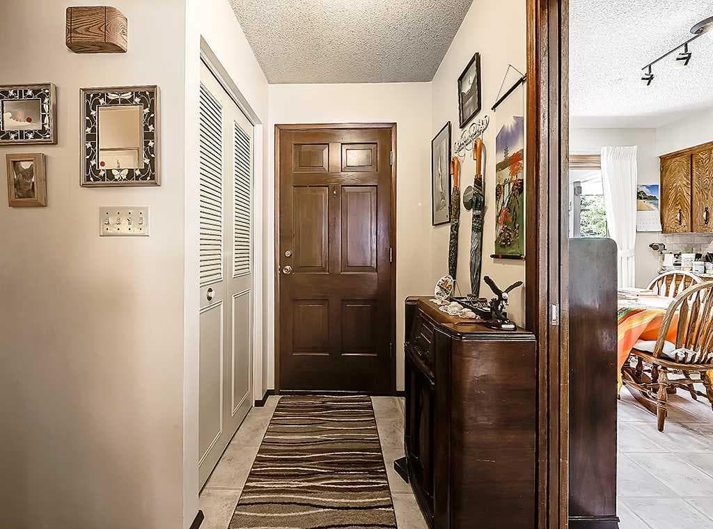 230 Oakwood Place SW — photo 2