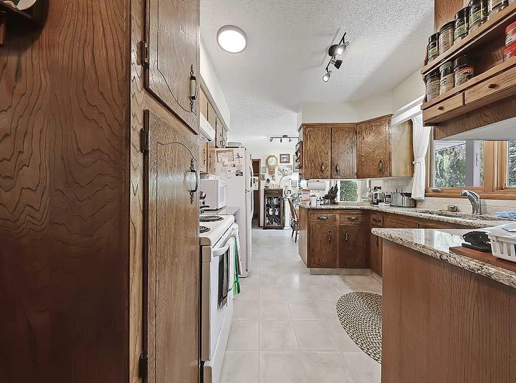 230 Oakwood Place SW — photo 5