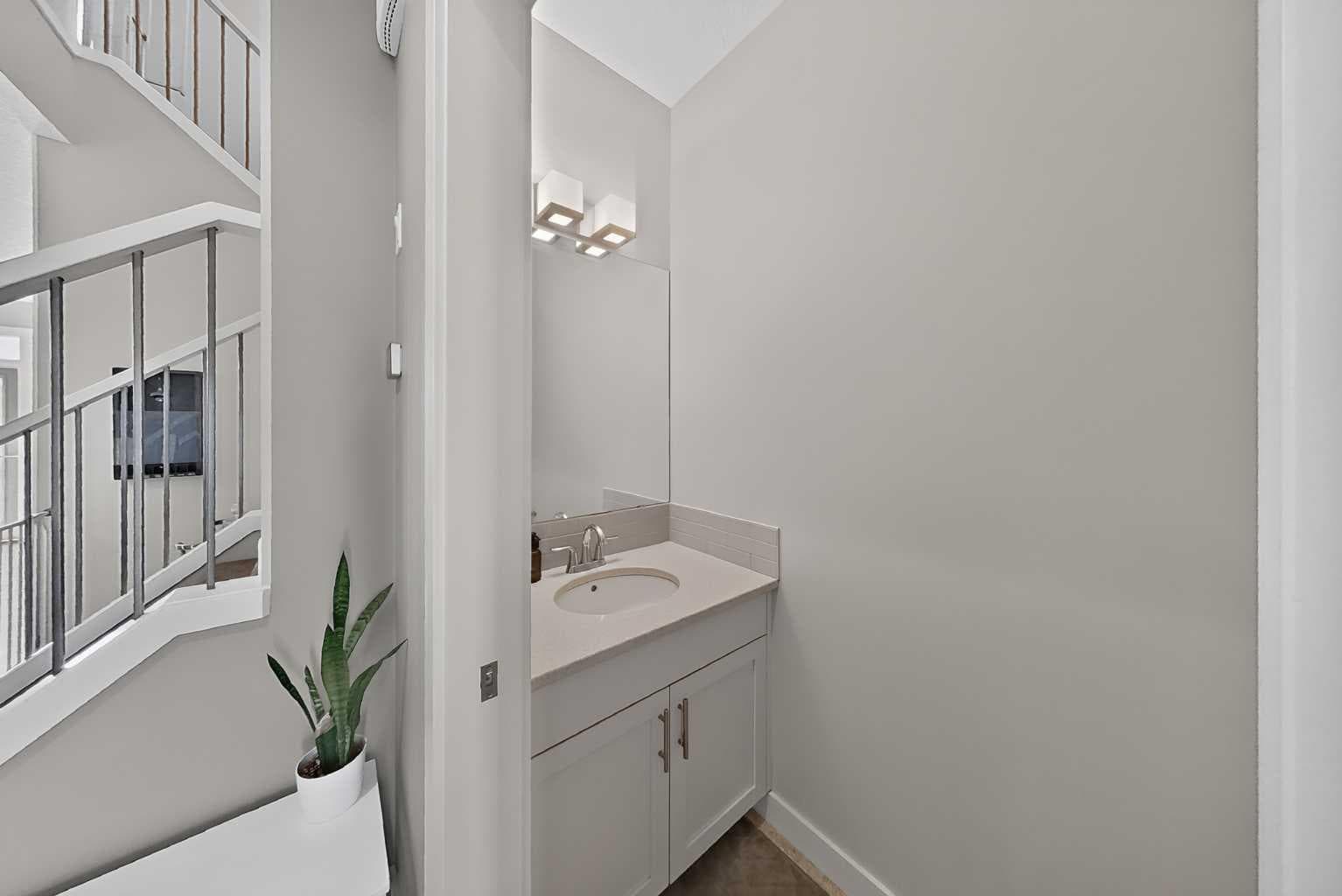4, 83 aquitania Circle W — photo 5