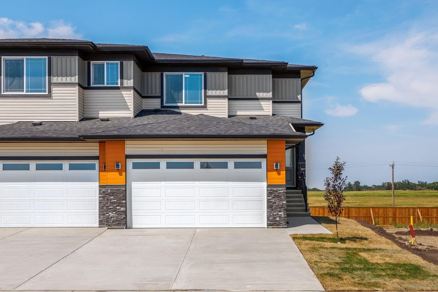 140 Lakewood Crescent — photo 1