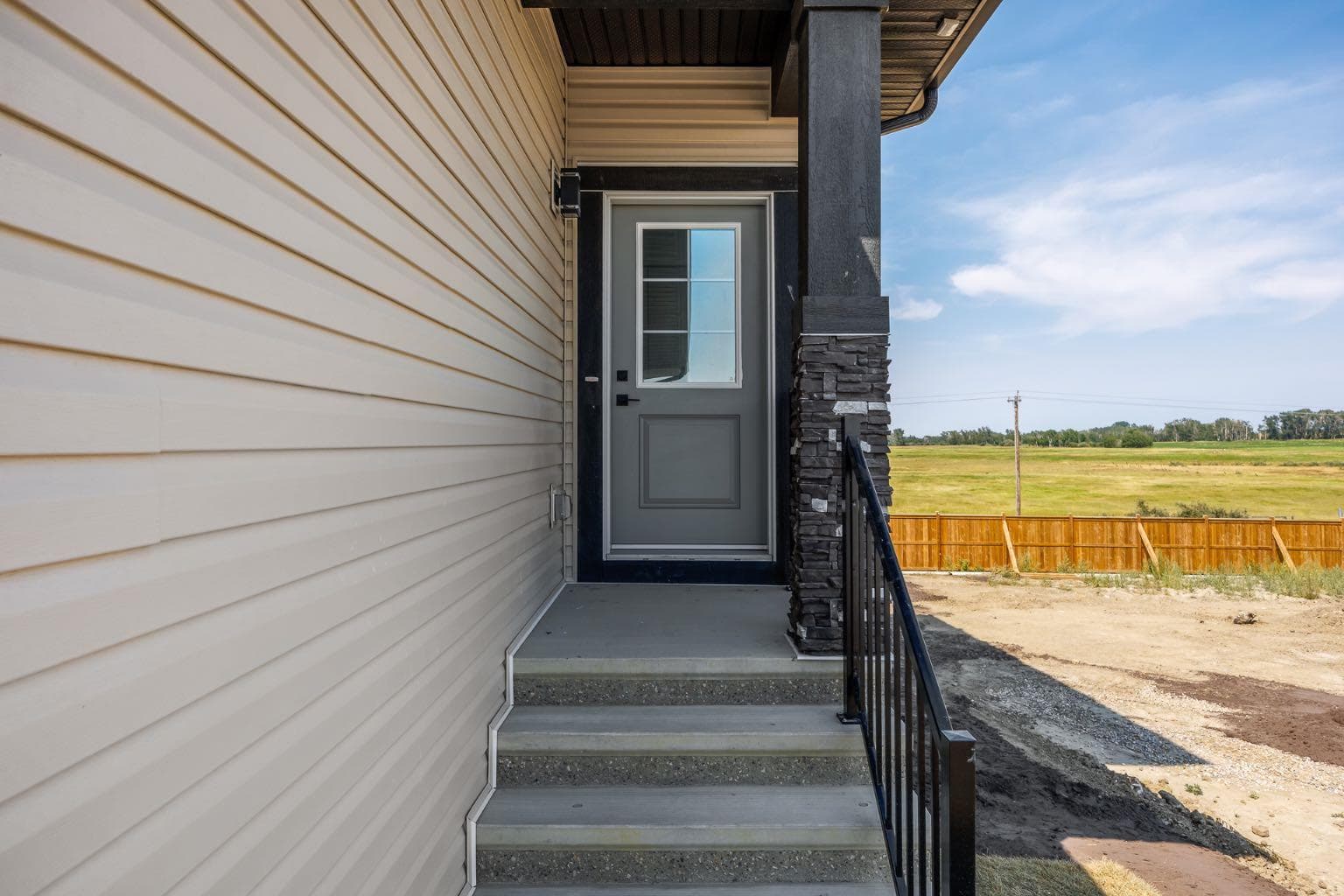 140 Lakewood Crescent — photo 3