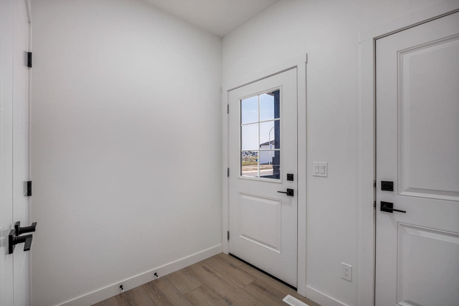 140 Lakewood Crescent — photo 4