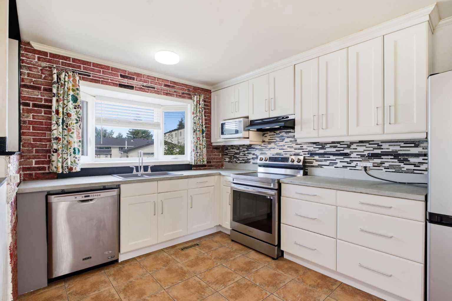 7807 Olympia Bay SE — photo 4
