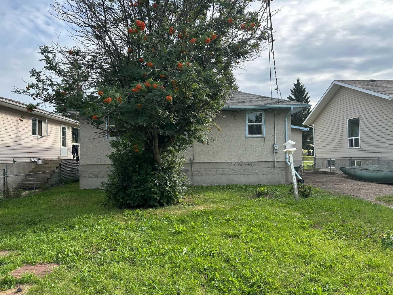 5010 44 Avenue — photo 2