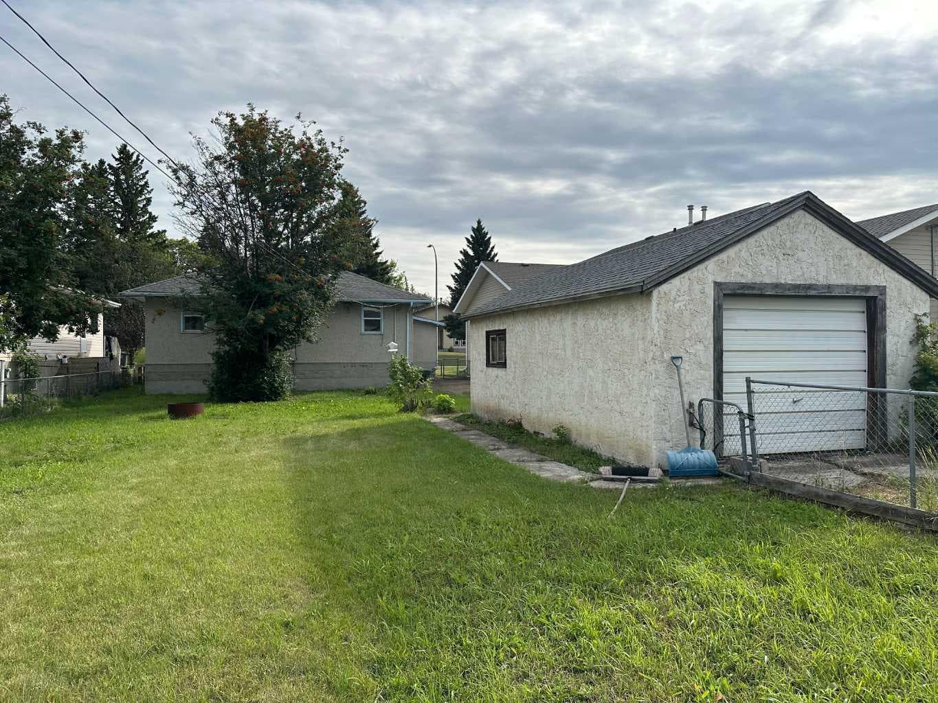 5010 44 Avenue — photo 3