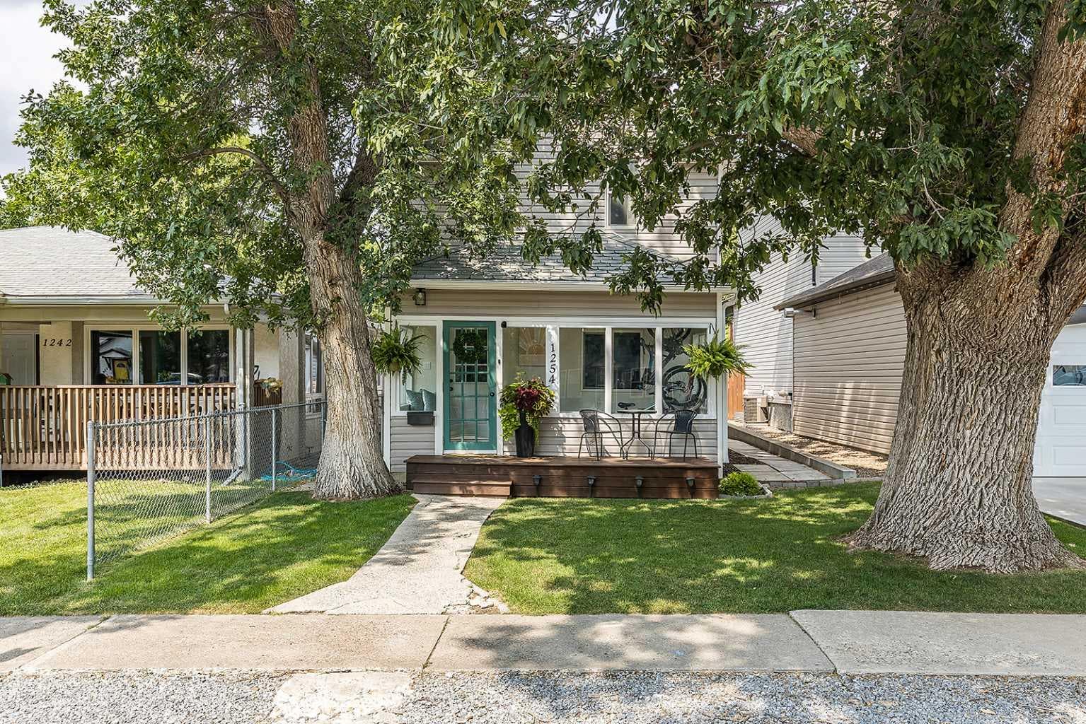 1254 Queen Street SE — photo 1
