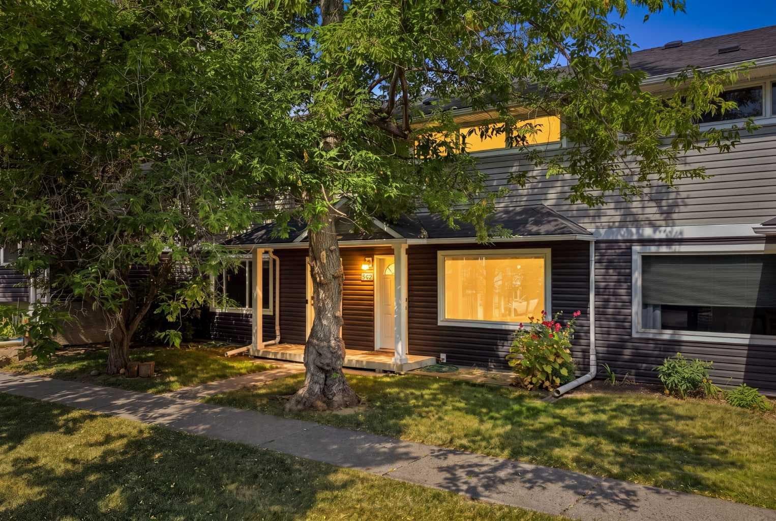 542 Regal Park NE — photo 1