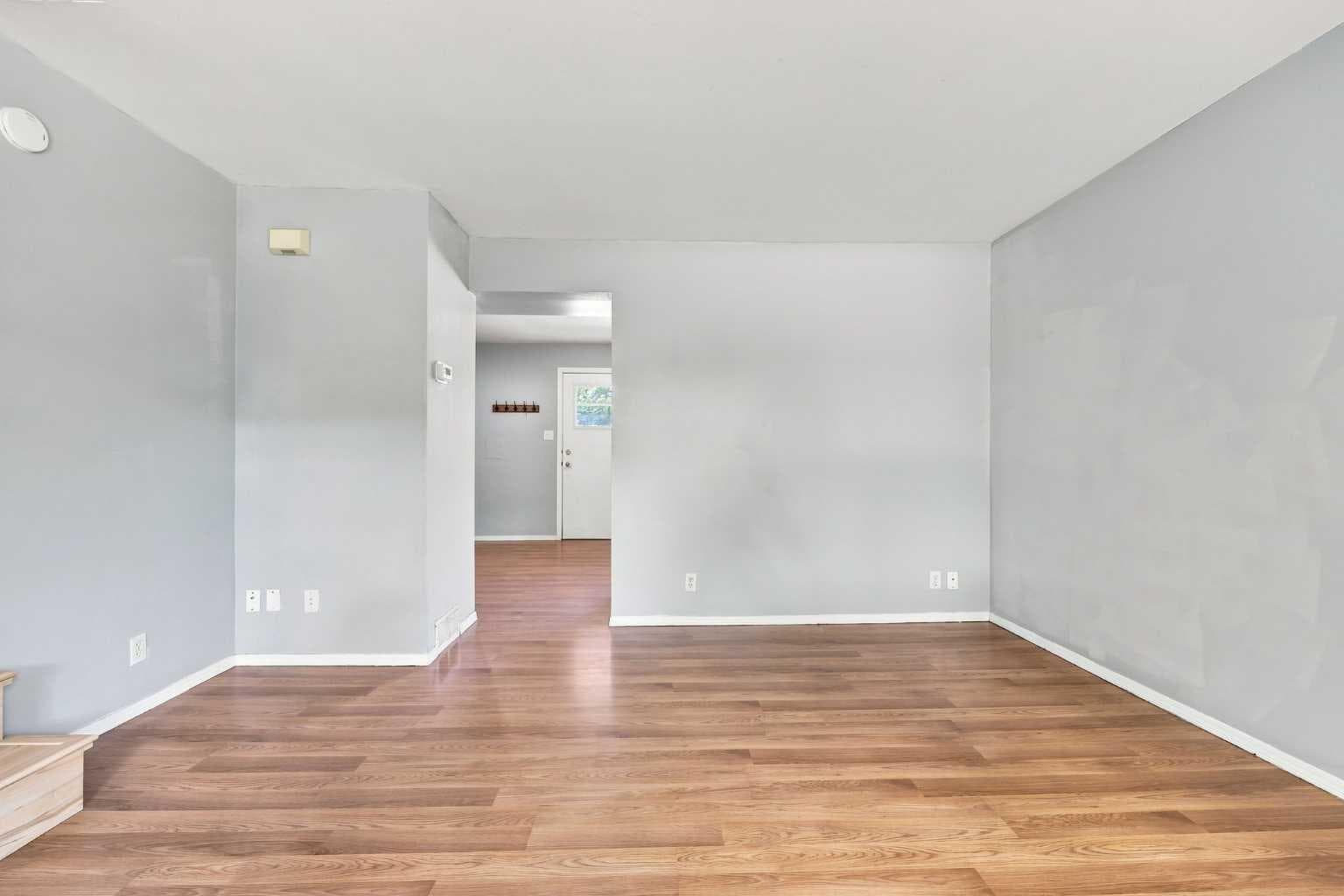 542 Regal Park NE — photo 5