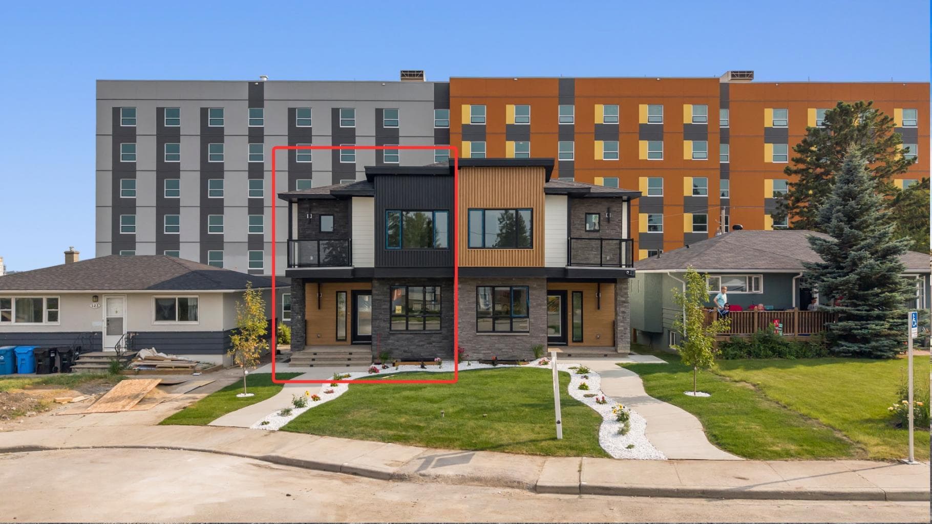 121 42 Avenue NE — photo 2