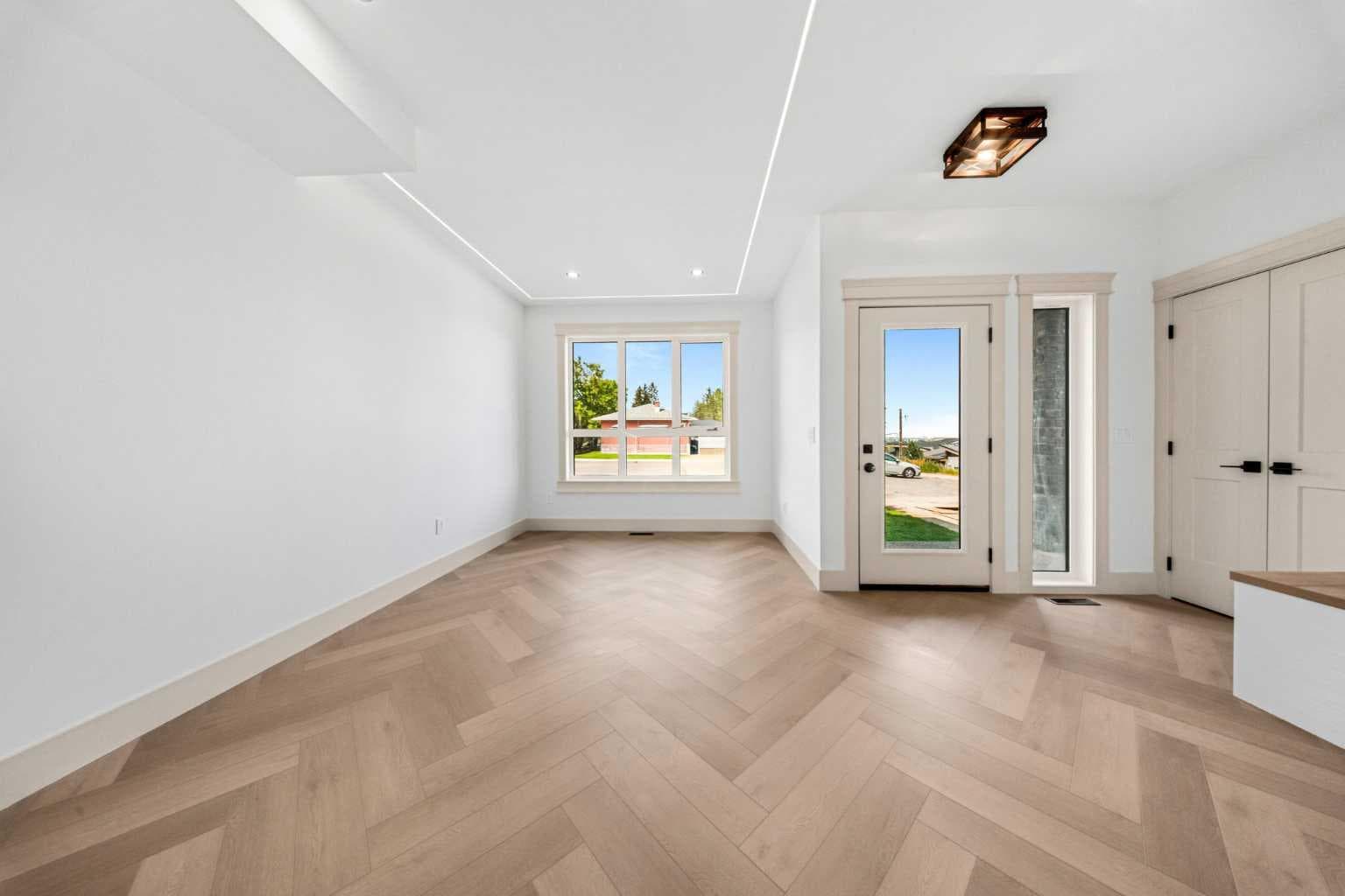 121 42 Avenue NE — photo 4