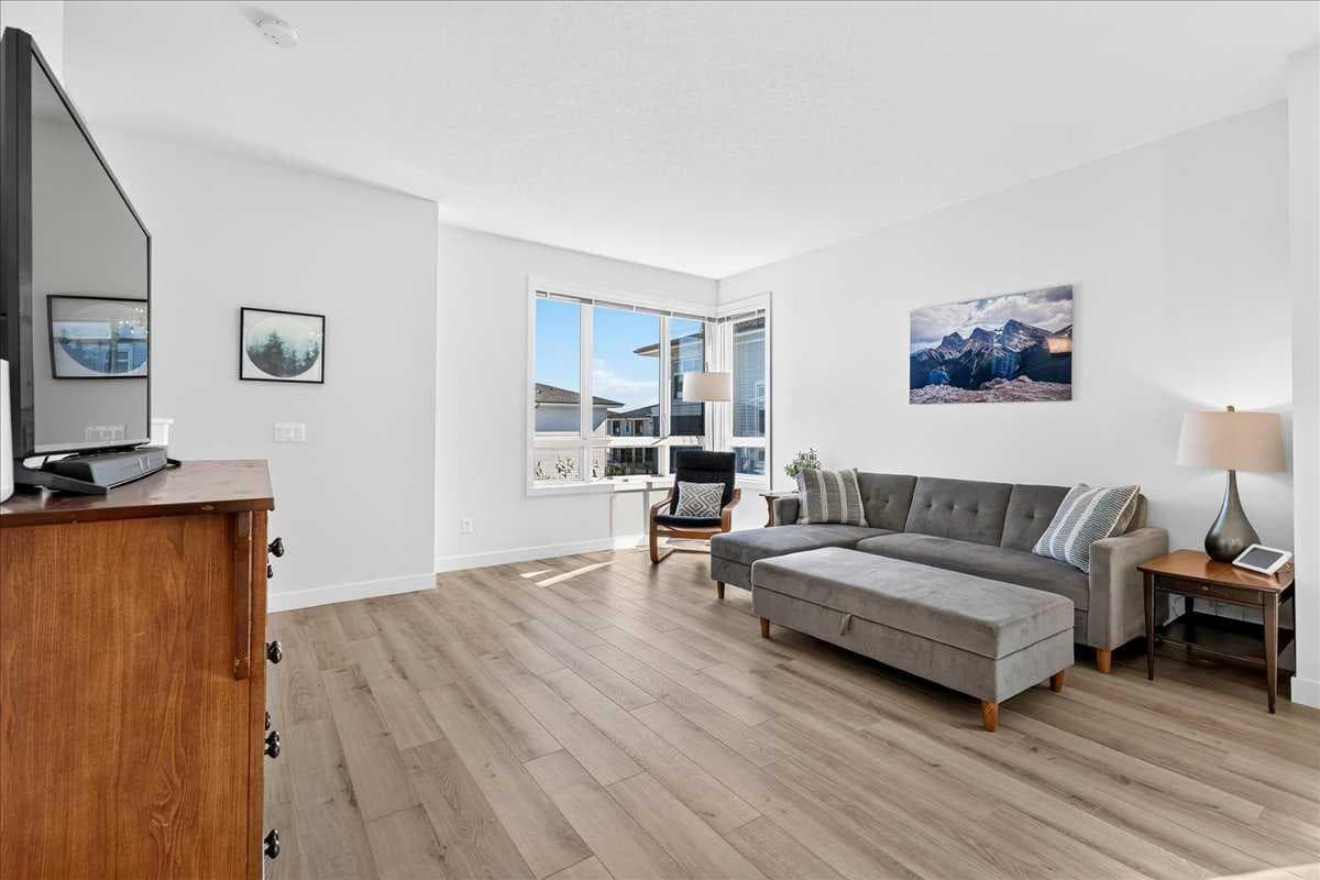 141, 857 Belmont Drive SW — photo 4