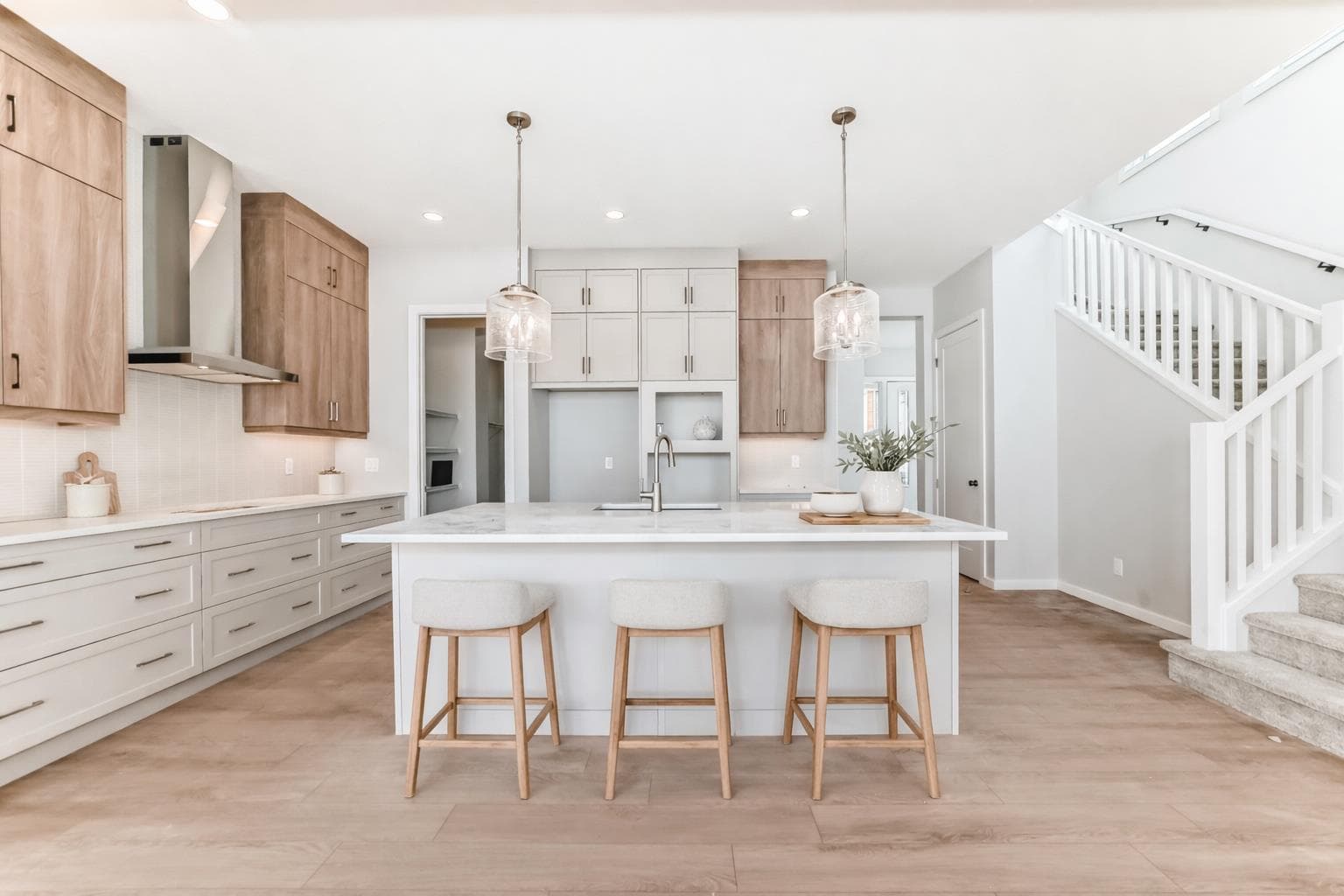 2084 Lancaster Heights SE — photo 2