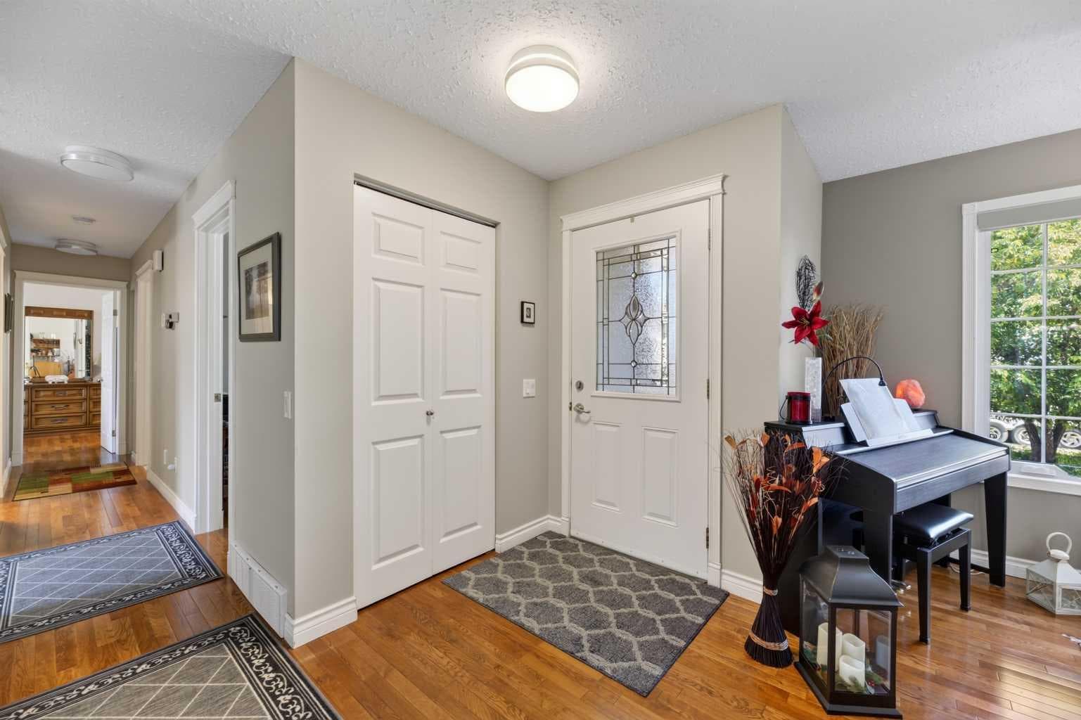 223 10 Avenue NE — photo 4