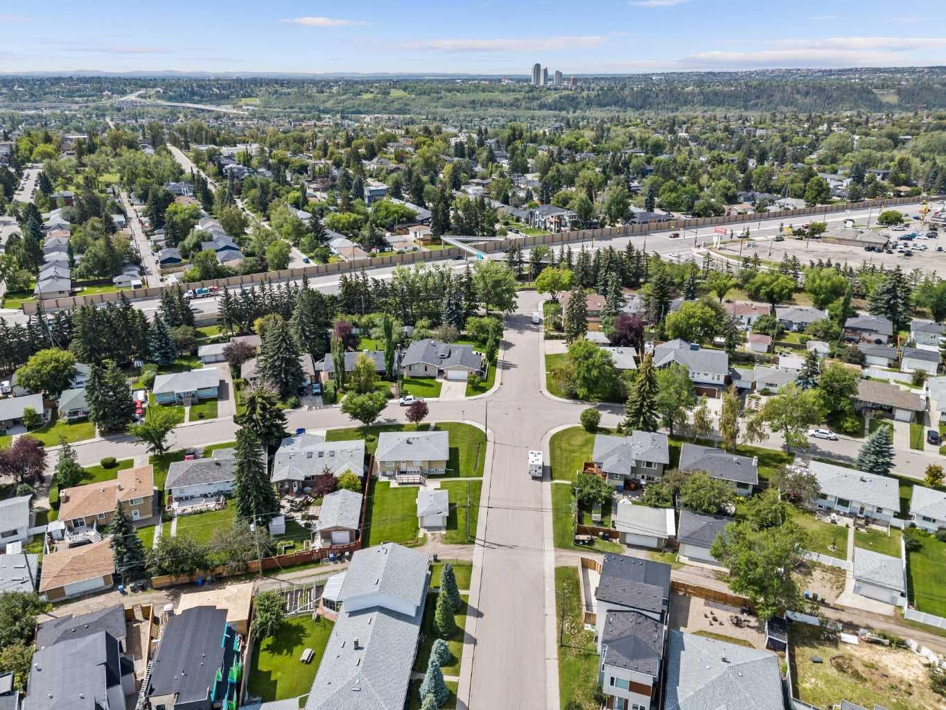 2140 Halifax Crescent NW — photo 5