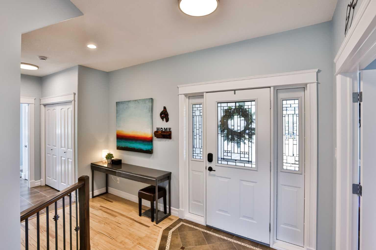 19 Canyoncrest Court W — photo 2